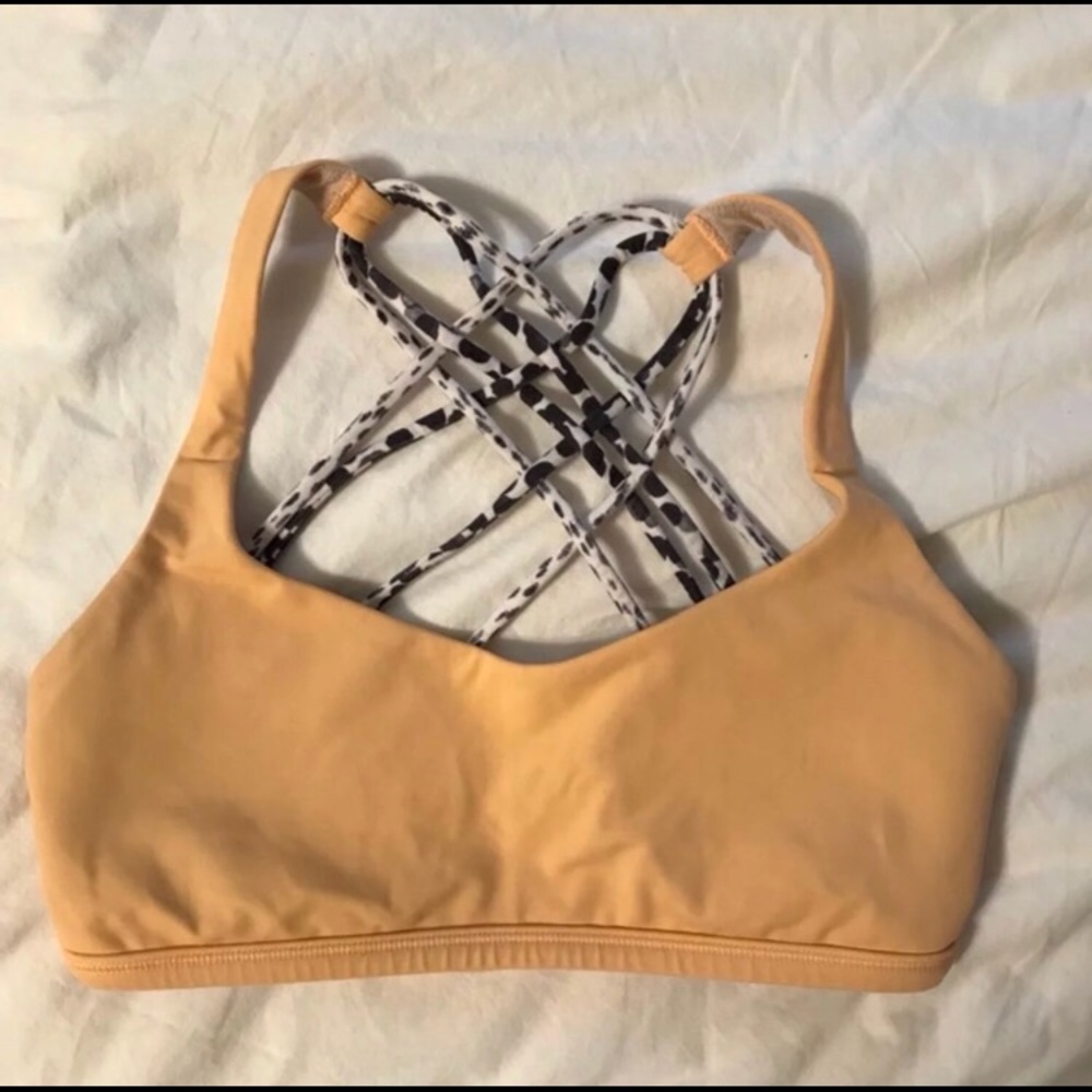 Lululemon Free To Be Wild Size 4